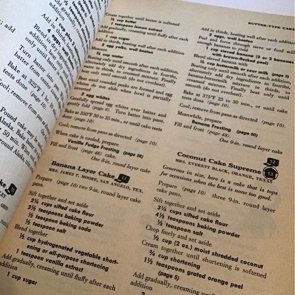 Vintage -Cakes and Frostings Cookbook -Home Cooking Library - Picture 2 of 4
